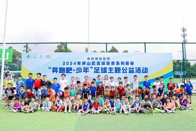 加油站旁举办婚礼并燃放烟花引发安全关注